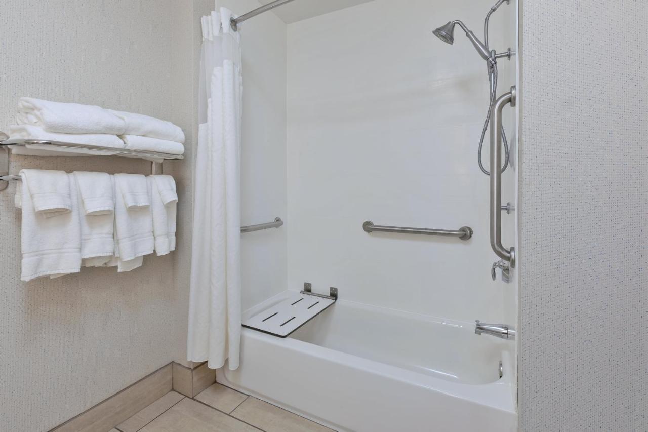 Holiday Inn Express Hotel & Suites Cleveland-Richfield By Ihg Brecksville Екстер'єр фото