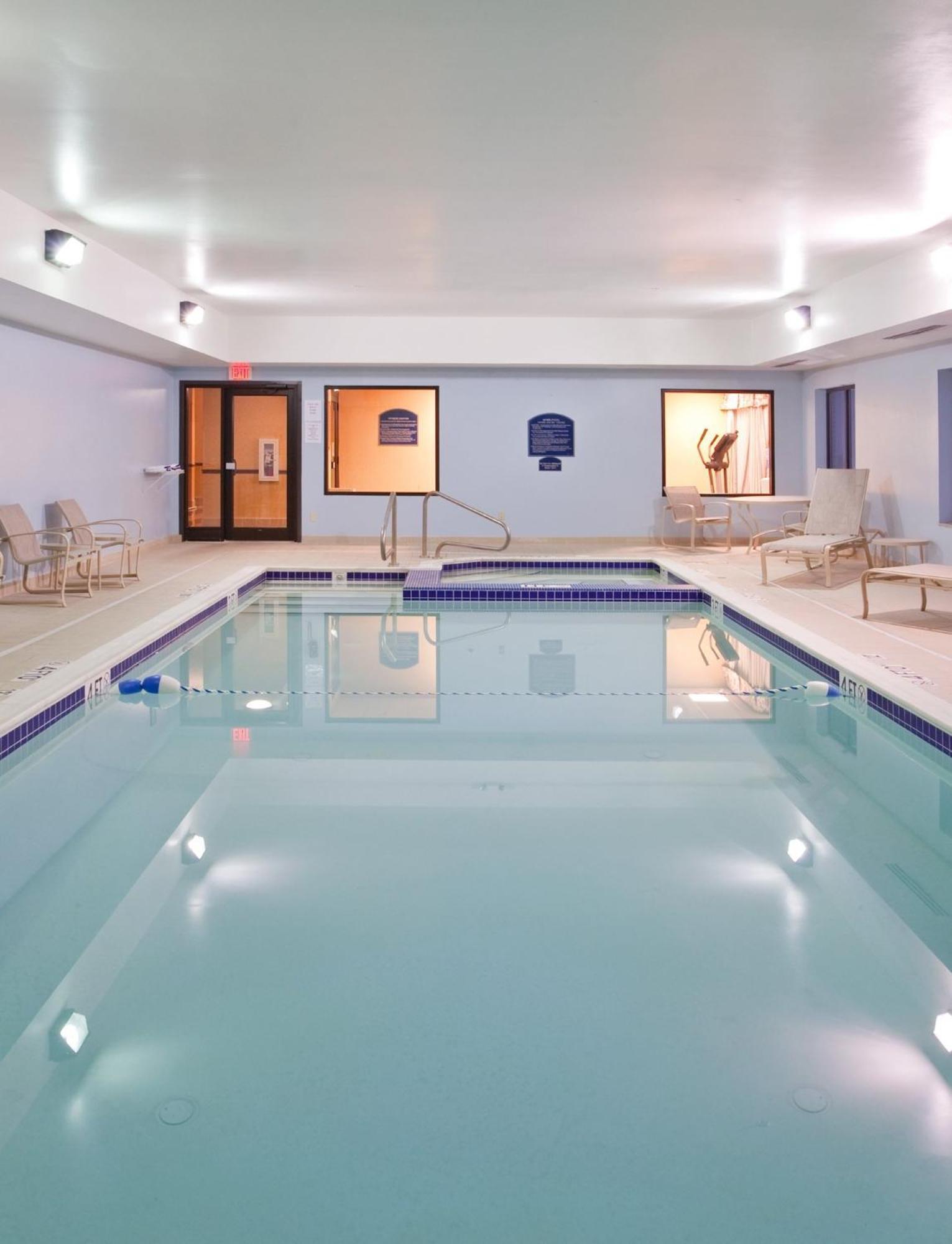 Holiday Inn Express Hotel & Suites Cleveland-Richfield By Ihg Brecksville Екстер'єр фото
